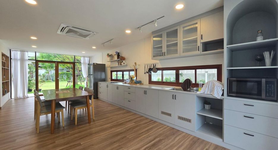 For rent 2 bedrooms townhouse in Lat Phrao, Bangkok