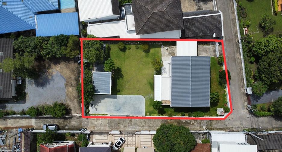 For rent 2 bedrooms townhouse in Lat Phrao, Bangkok