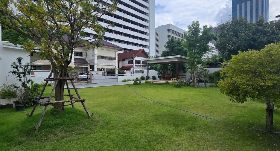 For rent 2 bedrooms townhouse in Lat Phrao, Bangkok