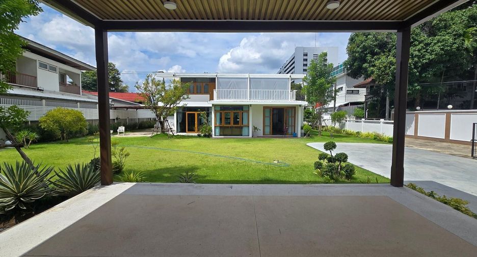For rent 2 bedrooms townhouse in Lat Phrao, Bangkok