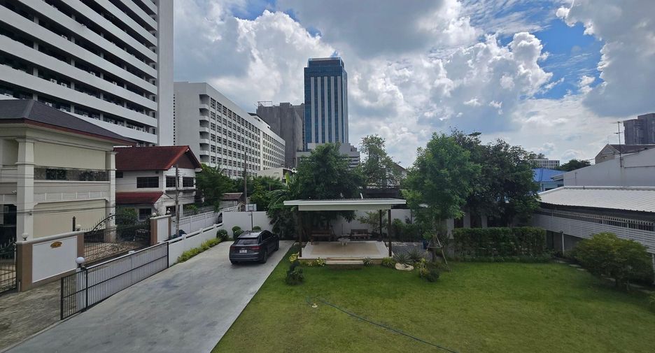 For rent 2 bedrooms townhouse in Lat Phrao, Bangkok
