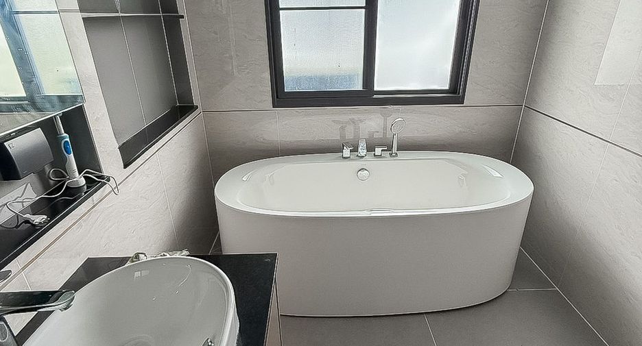 For sale 5 bedrooms house in Thawi Watthana, Bangkok