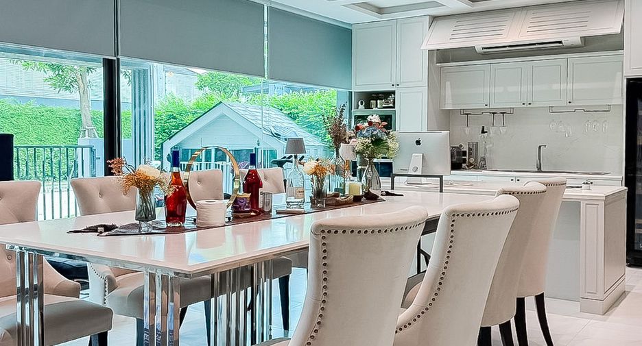 For sale 5 bedrooms house in Thawi Watthana, Bangkok