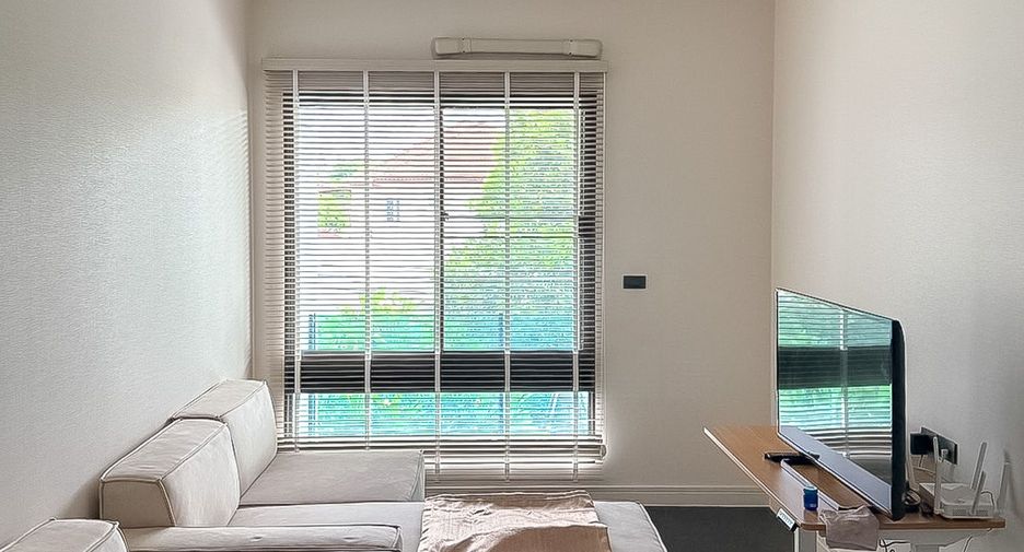 For sale 5 bedrooms house in Thawi Watthana, Bangkok