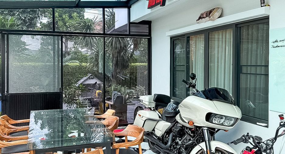 For sale 5 bedrooms house in Thawi Watthana, Bangkok