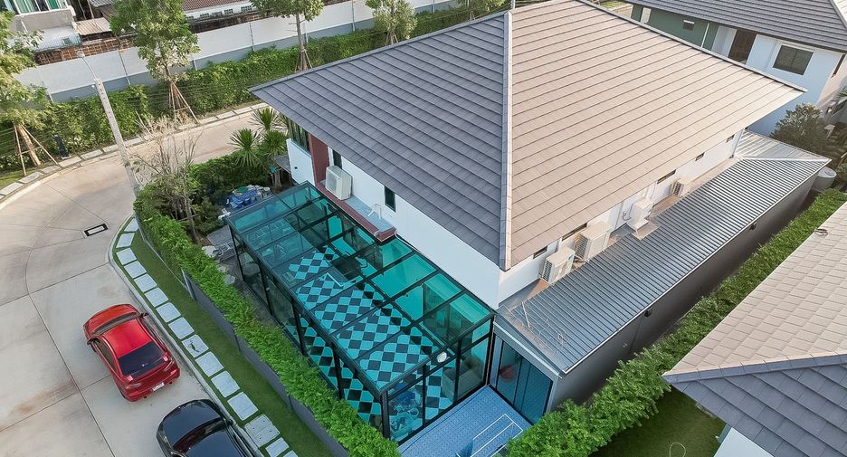 For sale 5 bedrooms house in Thawi Watthana, Bangkok