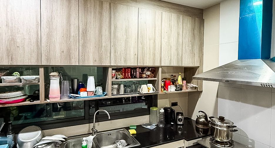 For sale 5 bedrooms house in Thawi Watthana, Bangkok