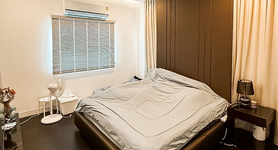 For sale 5 bedrooms house in Thawi Watthana, Bangkok