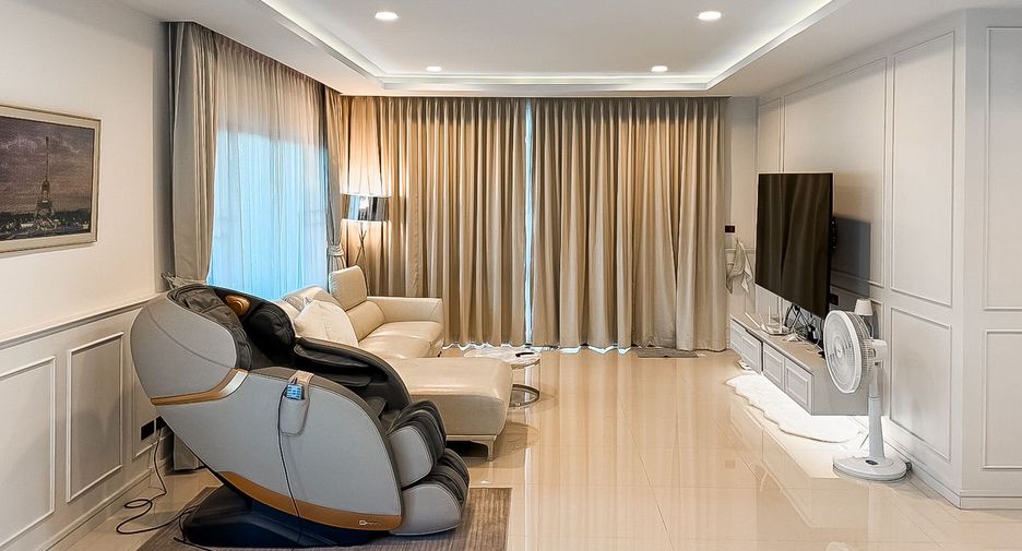 For sale 5 bedrooms house in Thawi Watthana, Bangkok