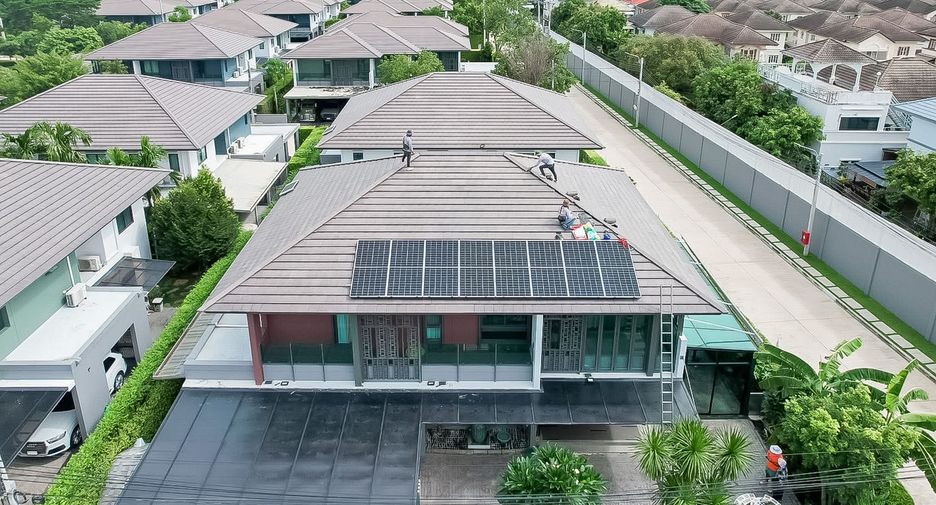 For sale 5 bedrooms house in Thawi Watthana, Bangkok