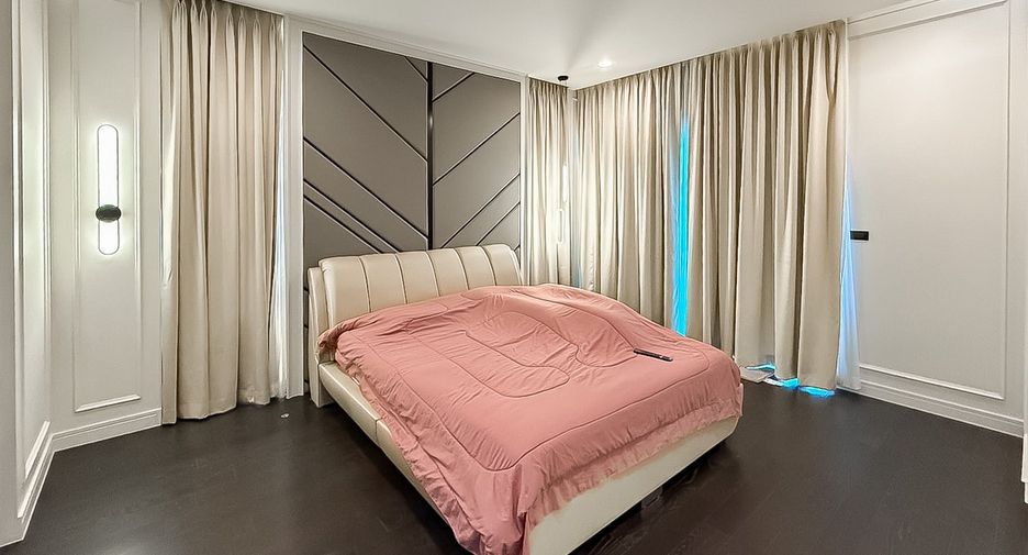 For sale 5 bedrooms house in Thawi Watthana, Bangkok