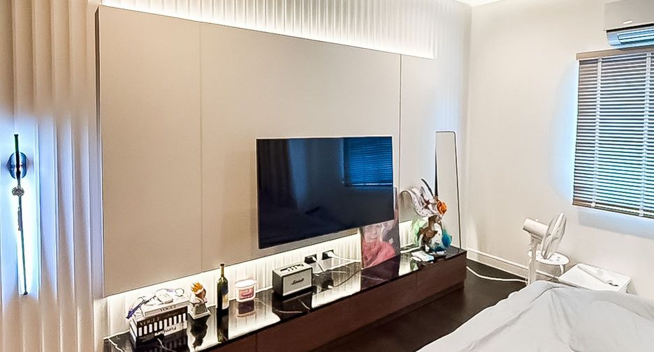 For sale 5 bedrooms house in Thawi Watthana, Bangkok