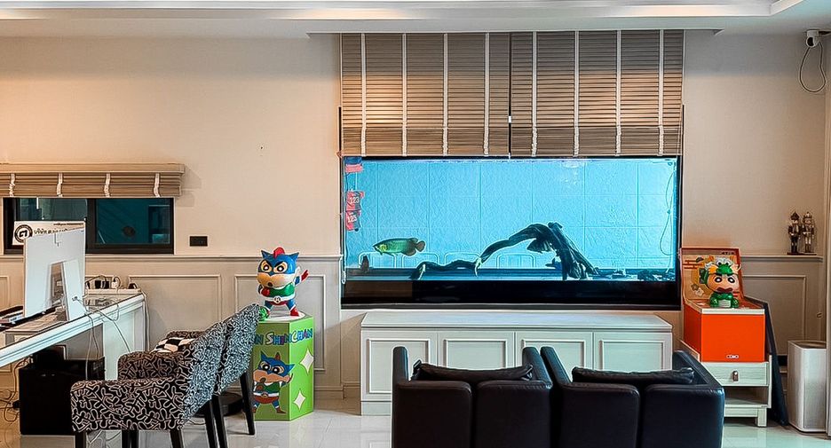 For sale 5 bedrooms house in Thawi Watthana, Bangkok