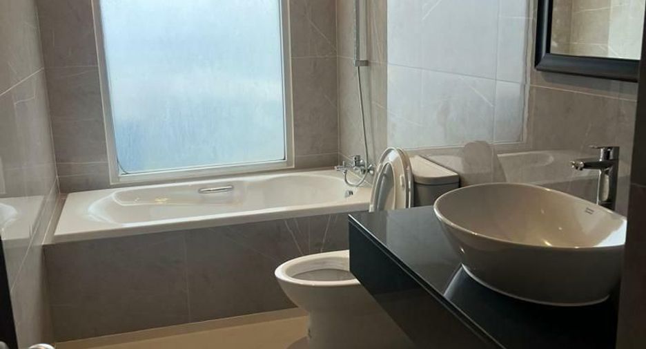 For rent 3 bedrooms condo in Khlong Toei, Bangkok