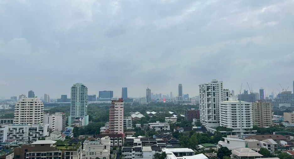 For rent 3 bedrooms condo in Khlong Toei, Bangkok