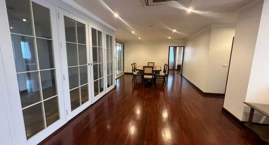 For rent 3 bedrooms condo in Khlong Toei, Bangkok
