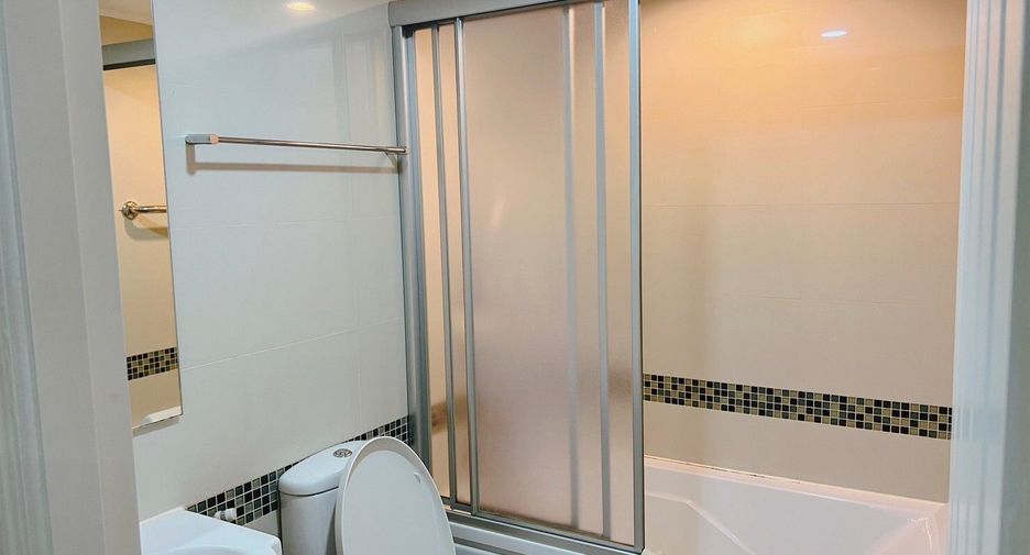 For rent 2 bedrooms condo in Yan Nawa, Bangkok