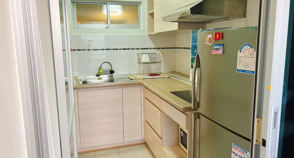 For rent 2 bedrooms condo in Yan Nawa, Bangkok