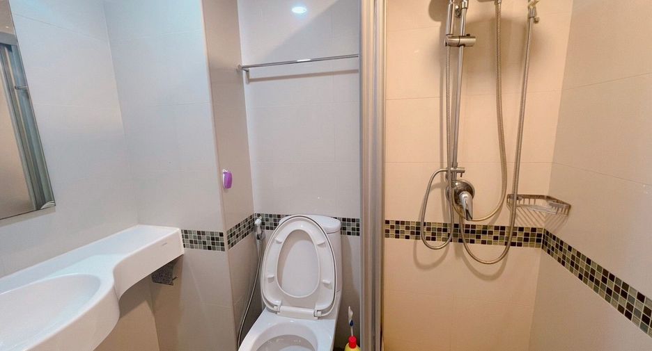 For rent 2 bedrooms condo in Yan Nawa, Bangkok