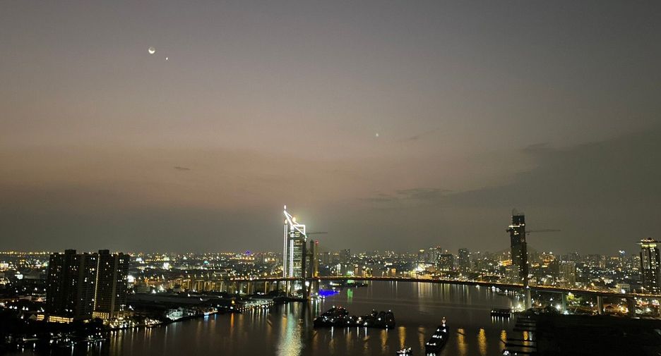 For rent 2 bedrooms condo in Yan Nawa, Bangkok