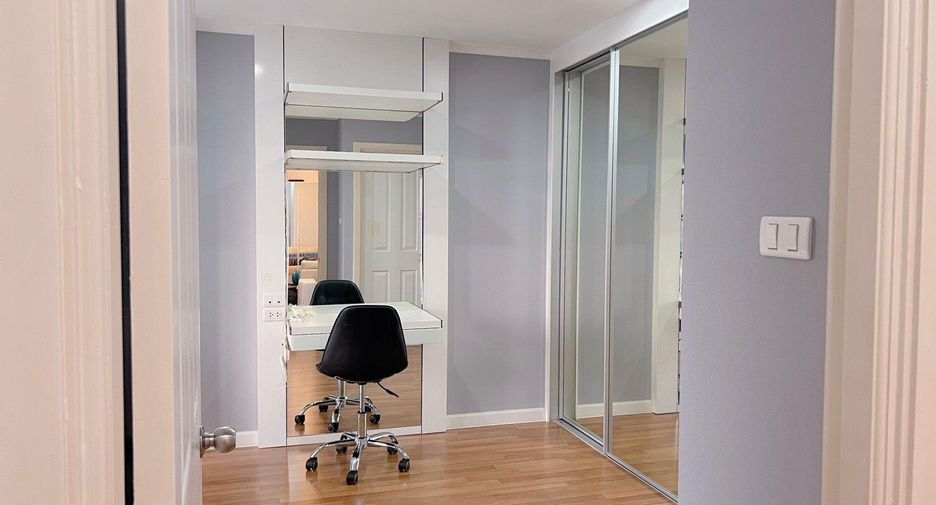 For rent 2 bedrooms condo in Yan Nawa, Bangkok