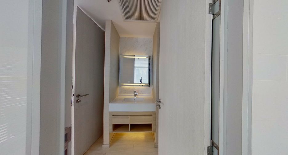 For rent 2 bedrooms apartment in Watthana, Bangkok
