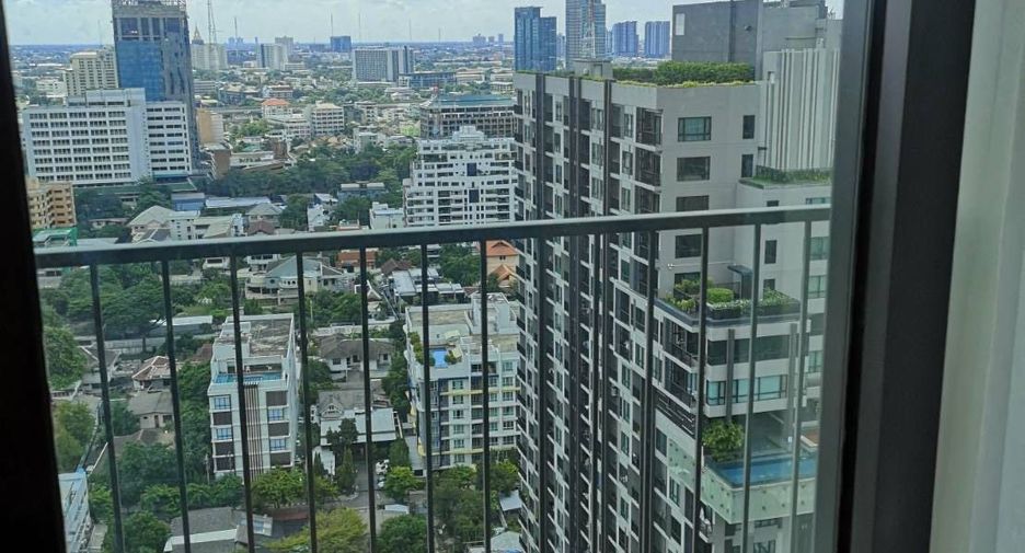 For sale 2 bedrooms condo in Phaya Thai, Bangkok