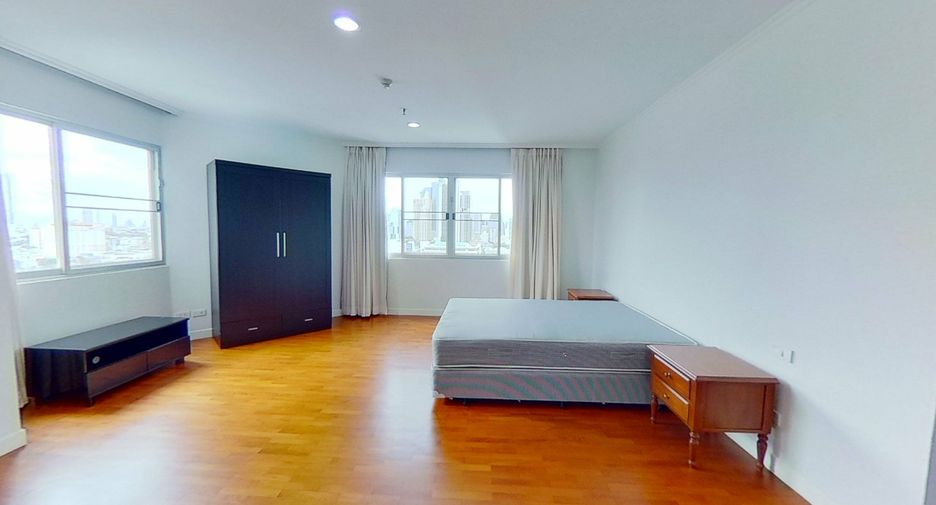 For rent 3 bedrooms condo in Sathon, Bangkok