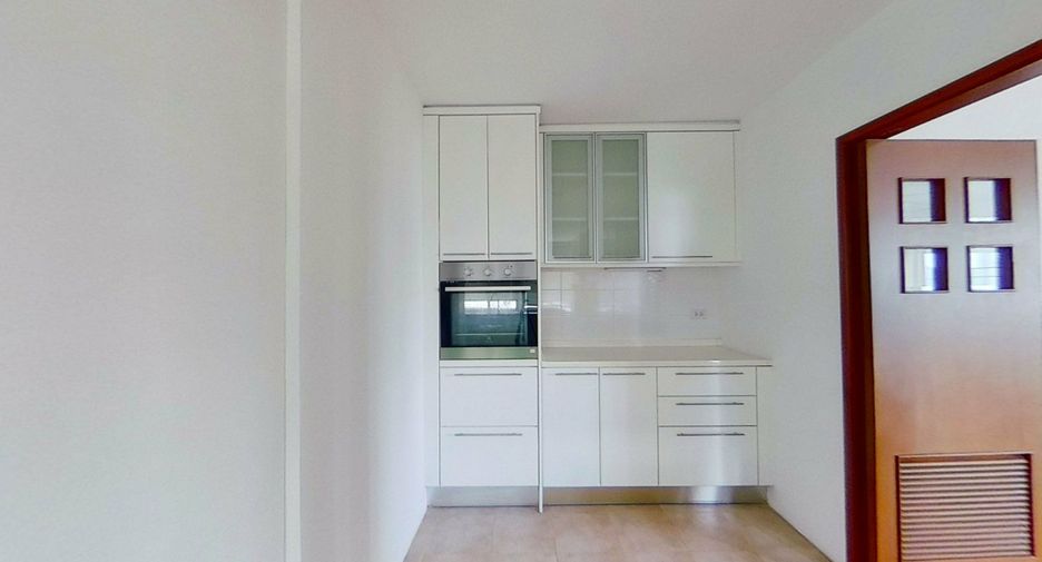 For rent 3 bedrooms condo in Sathon, Bangkok