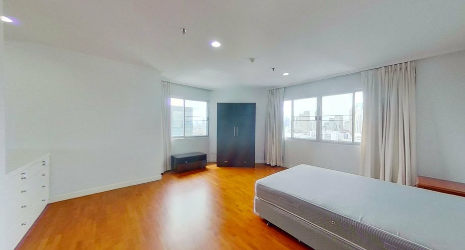 For rent 3 bedrooms condo in Sathon, Bangkok
