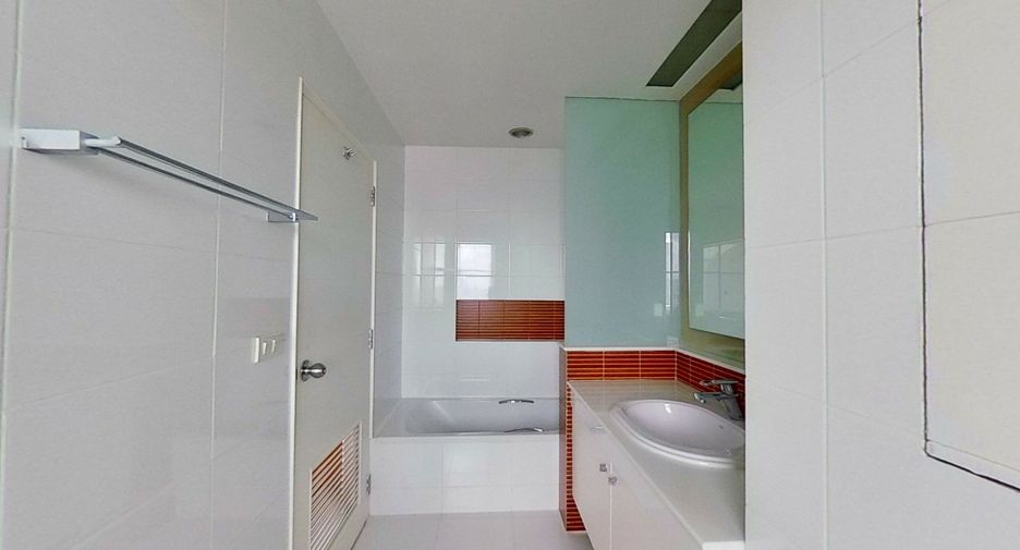 For rent 3 bedrooms condo in Sathon, Bangkok