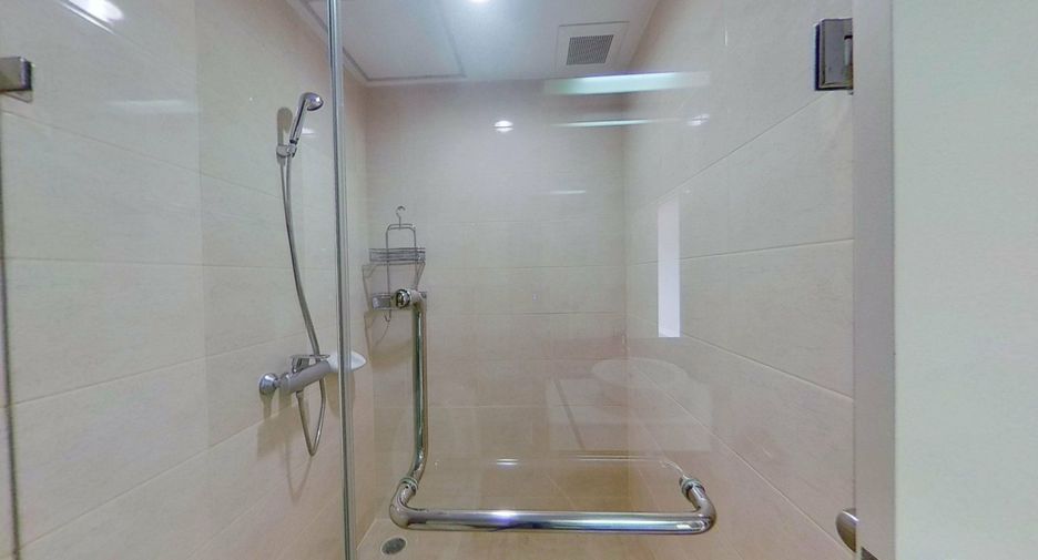For rent 3 bedrooms condo in Sathon, Bangkok