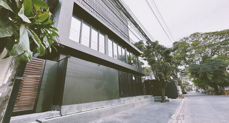 For rent retail Space in Chatuchak, Bangkok