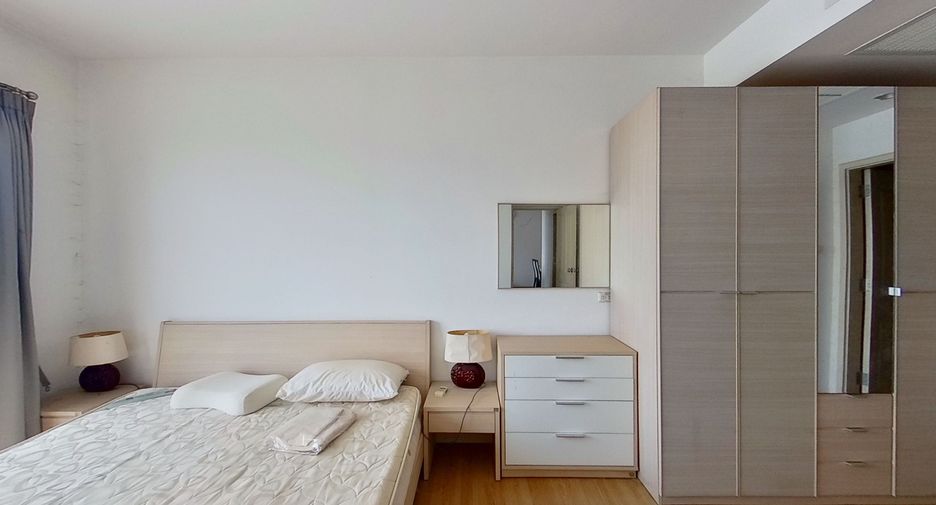 For rent 2 bedrooms condo in Yan Nawa, Bangkok