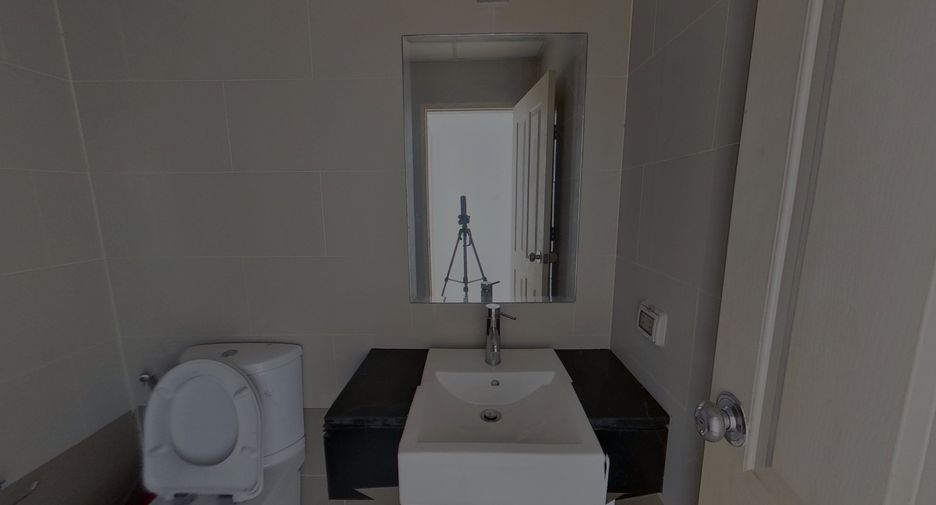 For rent 2 bedrooms condo in Yan Nawa, Bangkok