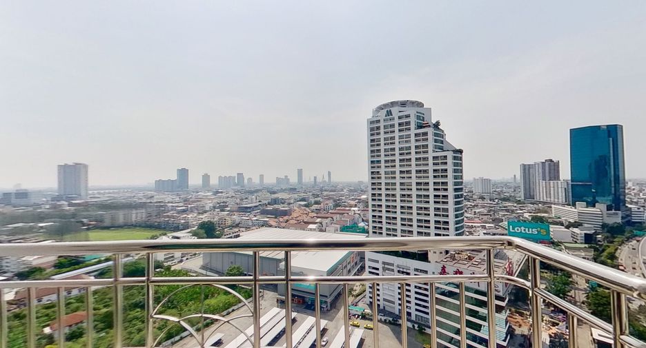For rent 2 bedrooms condo in Yan Nawa, Bangkok