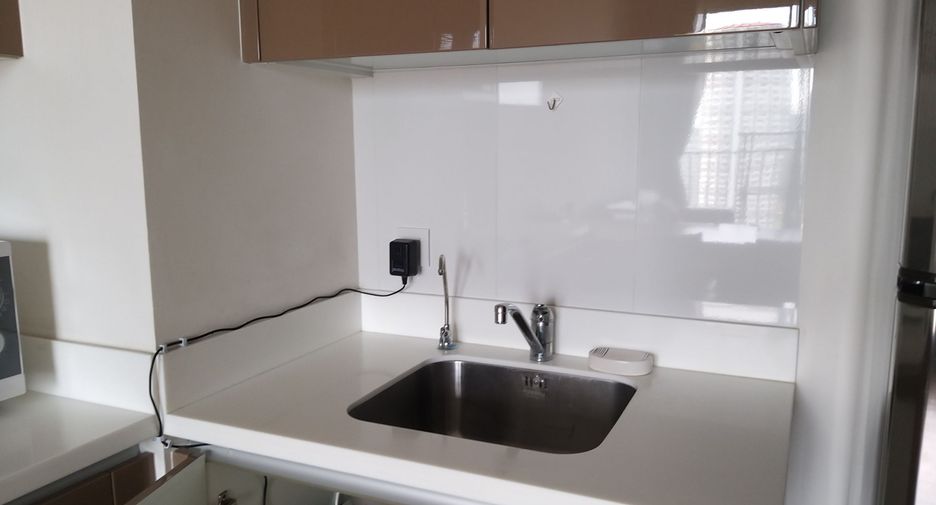 For rent 1 bed condo in Khlong Toei, Bangkok
