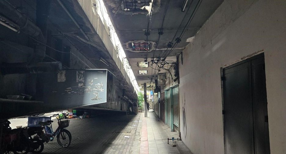 For sale 5 bedrooms retail Space in Suan Luang, Bangkok