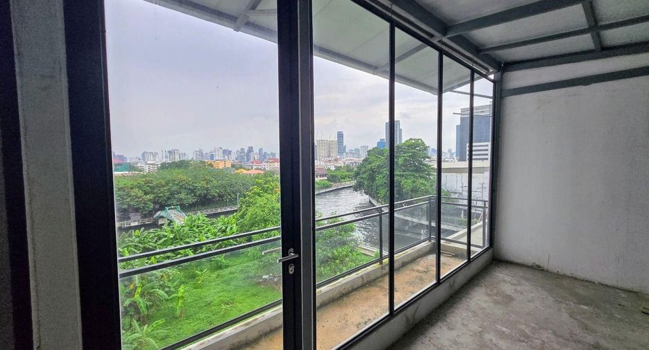 For sale 5 bedrooms retail Space in Suan Luang, Bangkok
