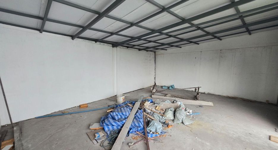 For sale 5 bedrooms retail Space in Suan Luang, Bangkok