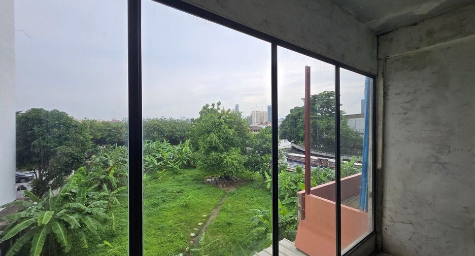 For sale 5 bedrooms retail Space in Suan Luang, Bangkok