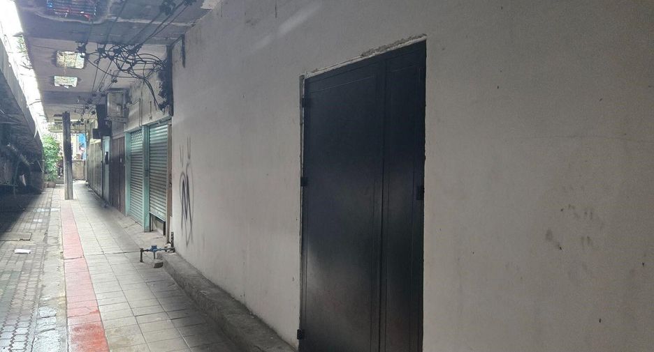 For sale 5 bedrooms retail Space in Suan Luang, Bangkok