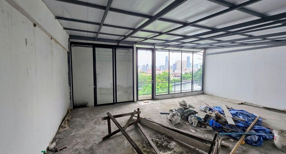 For sale 5 bedrooms retail Space in Suan Luang, Bangkok