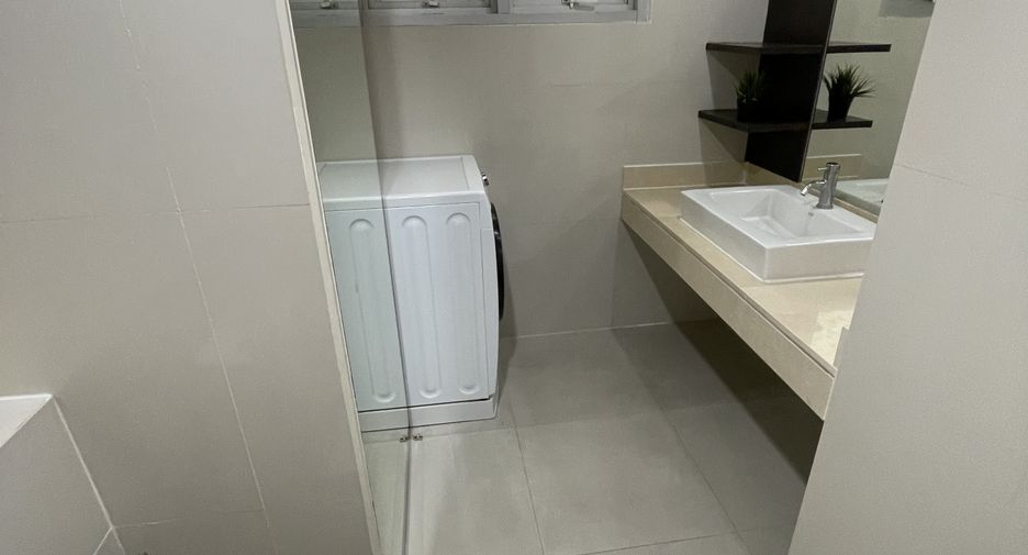 Wohnung zur Miete mit 2 Zimmer in Pathum Wan, Bangkok