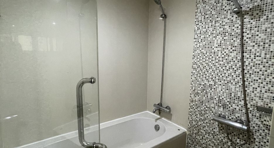 Wohnung zur Miete mit 2 Zimmer in Pathum Wan, Bangkok