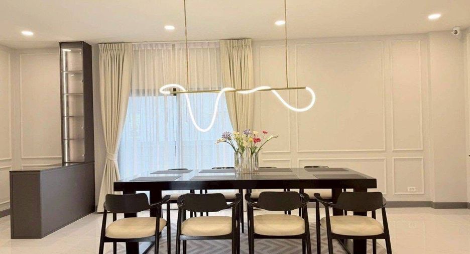Casa en alquiler de 5 habitaciones en Bang Phli, Samut Prakan