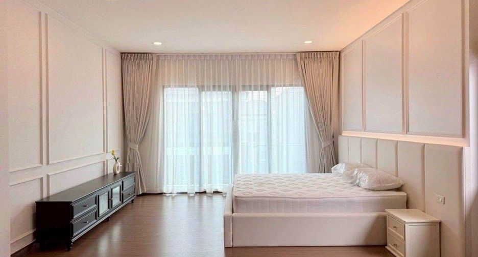 Casa en alquiler de 5 habitaciones en Bang Phli, Samut Prakan