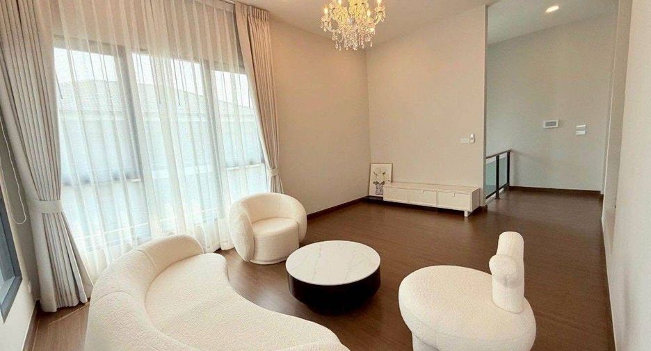 Casa en alquiler de 5 habitaciones en Bang Phli, Samut Prakan