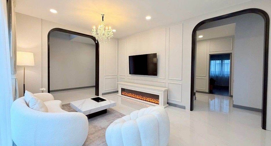 Casa en alquiler de 5 habitaciones en Bang Phli, Samut Prakan