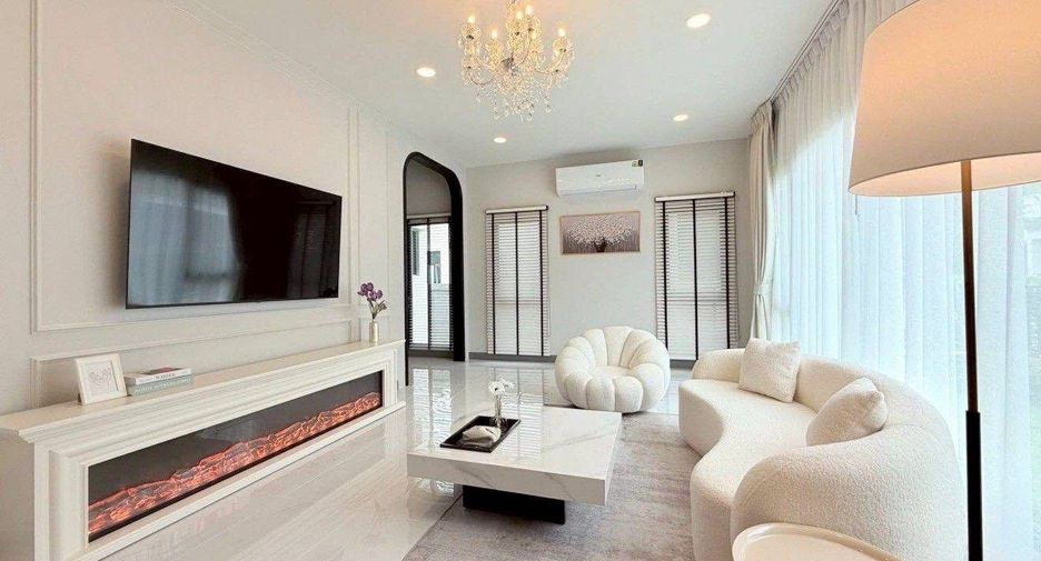 Casa en alquiler de 5 habitaciones en Bang Phli, Samut Prakan